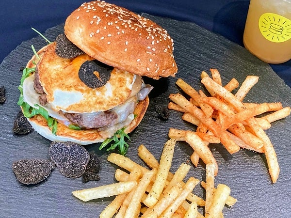 中目黒】食を学ぶ生徒が最高級ハンバーガーをほぼ原価990円で提供「GENKAI BURGER（ゲンカイバーガー）」 | リビング東京Web