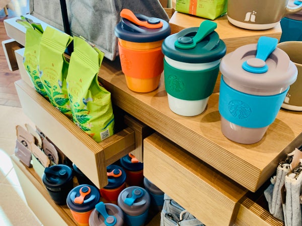 環境に配慮するグリーナーストア日本1号店「スターバックス コーヒー