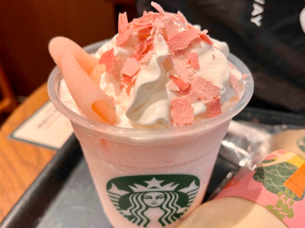 スタバ】モチっと食感「さくら ストロベリー 白玉 フラペチーノ