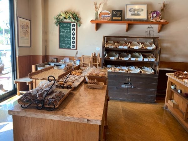 焼きたてのパンを食べつつたまプラの風に吹かれる幸せ ラ ベルコリーヌ リビング田園都市web