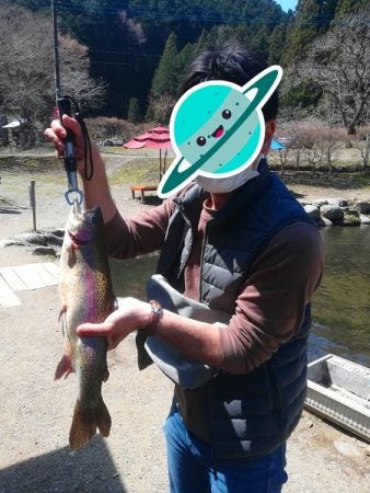 鹿沼 栃木で生まれたヤシオマスを釣ってすぐ刺身 塩焼きに 古戸中養魚場 ことちゅうようぎょじょう リビング栃木web