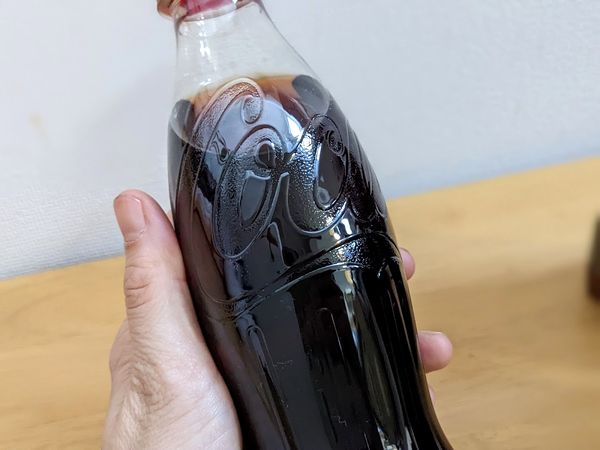 100%リサイクルペットボトル採用のラベルレス「コカ・コーラ」はネット