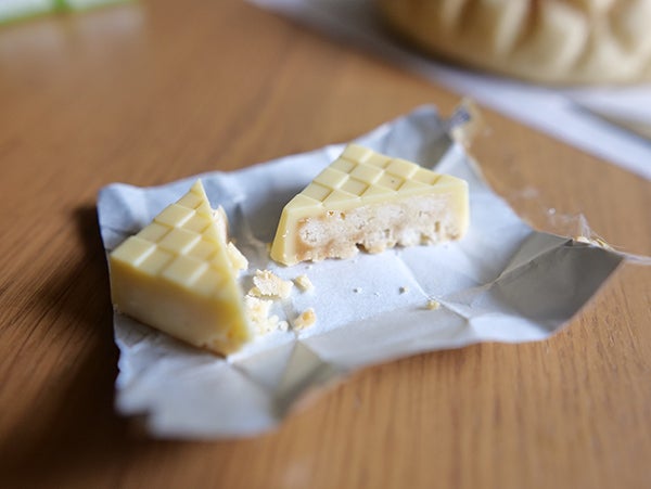 新商品〉チロルチョコのメロンパン味が想像以上にメロンパンだっ