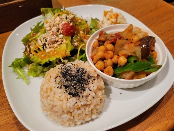 カラダにやさしいベジタリアンレストラン！本町「グリーン アース