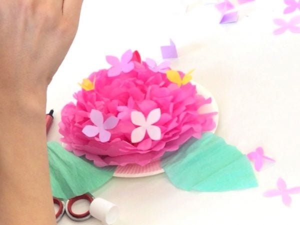 季節の工作 お花紙と折り紙で あじさい を作って飾ろう リビング埼玉web