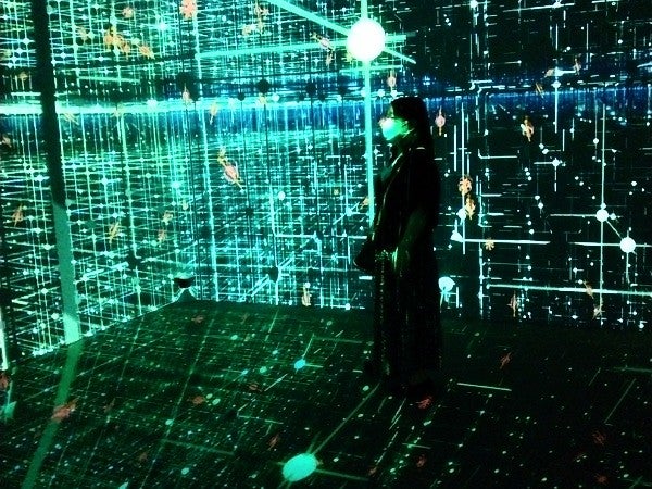 秋田弁を話すペッパー君も チームラボ を体験しに秋田へ リビング仙台web 秋田弁を話すペッパー君も チームラボ を体験しに秋田へ リビング仙台web