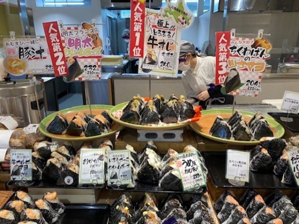 中央区】ちくわパンで有名なパン屋さんのおにぎり!!「てづくりおむすび