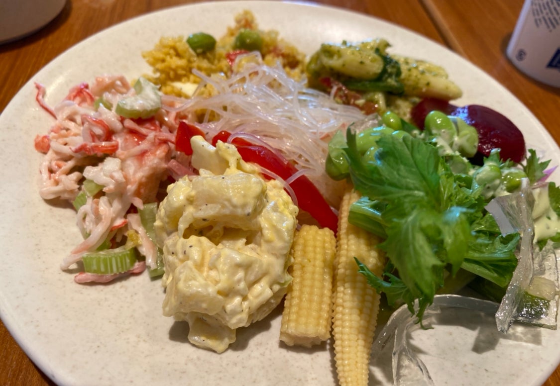 【押上】種類豊富なサラダバーが嬉しい！シズラー押上店 リビング東京