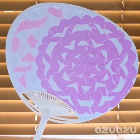 季節の工作 お花紙染め うちわ を親子で作ってみよう リビング埼玉web 季節の工作 お花紙染め うちわ を親子で作ってみよう リビング埼玉web
