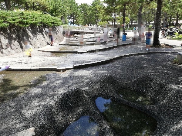 金沢区 子供に大人気 水遊びならここ 海の公園 なぎさ広場 の噴水 リビング横浜web 金沢区 子供に大人気 水遊びならここ 海の公園 なぎさ広場 の噴水 リビング横浜web