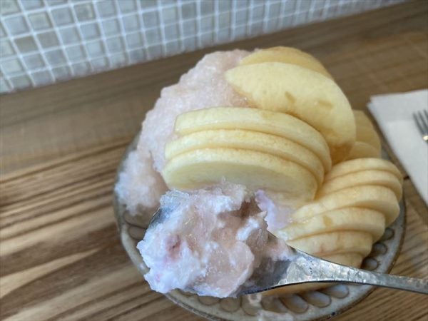 堺 極 桃のかき氷は果実1個まるままのおいしさ グリーン ケトル リビング大阪web