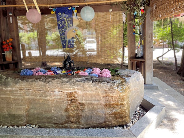 札幌】七月の毎週末、花詣に参加している神社で順に花手水が見られます