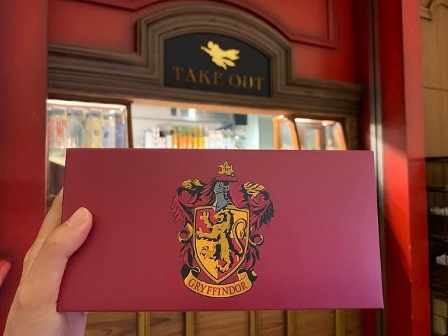 赤坂 ハリーポッターカフェ テイクアウト限定スコーンを買ってみた リビングメイト グルメ 楽しさ 探して三千里 リビングメイト リビングくらしナビ