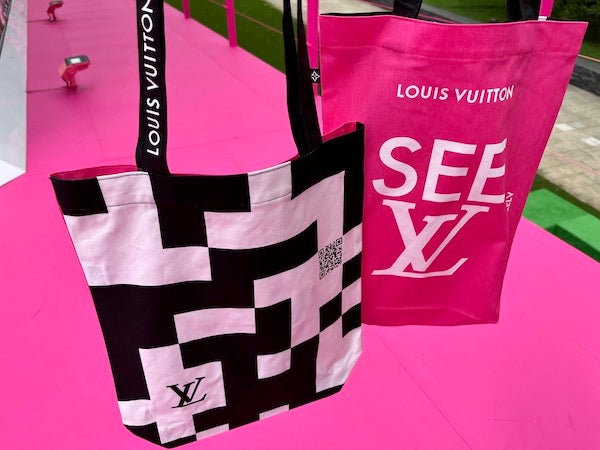 LOUIS VUITTON SEE LV 展　トートバッグ