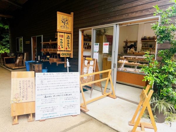 糸島市 わざわざ行きたい 森林浴が楽しめる絶景カフェがsnsで話題 リビングふくおか 北九州web 糸島市 わざわざ行きたい 森林浴が楽しめる絶景カフェがsnsで話題 リビングふくおか 北九州web