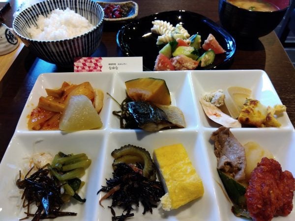 新神戸 1000円 おばんざい食べ放題ランチ 家庭料理おばんざい なゆな 居酒屋 リビング兵庫web