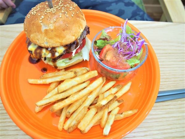 北区 Teppancafe 樹樹 のお得ランチ ボリューム満点のハンバーガー 居酒屋 リビング名古屋web