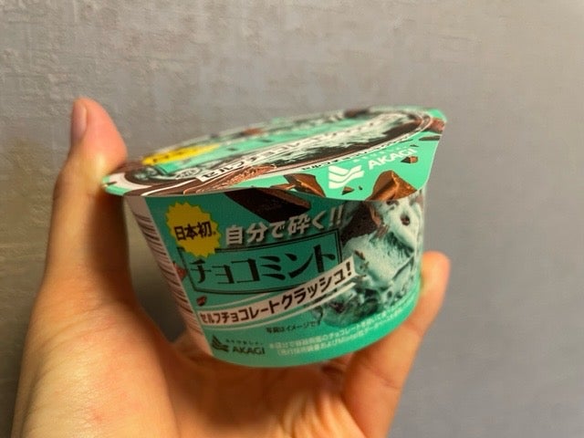 カップアイス「日本初※ 自分で砕く！！ チョコミント セルフ