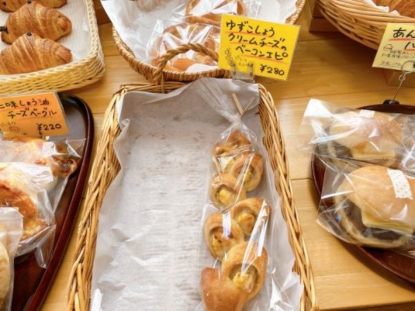 全粒粉入りクロワッサンが美味！ランチ利用もできる【パン工房青い虹