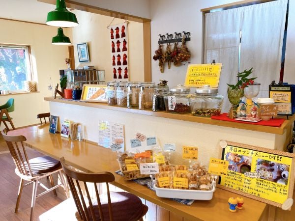 全粒粉入りクロワッサンが美味！ランチ利用もできる【パン工房青い虹