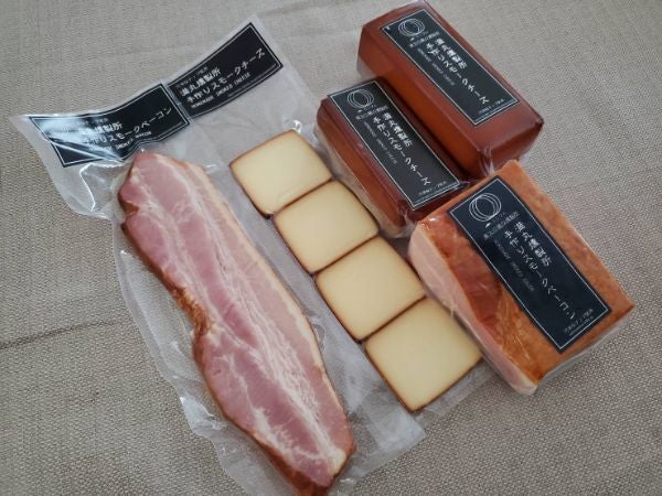 【裾野市】長時間燻製！手作りスモークチーズ＆ベーコン「ミツマル燻製所」 | リビング静岡Web