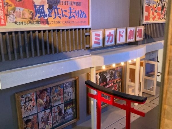 ♦一軒家ミニチュア♦　各階取り外し可能　昭和レトロ　詳細は写真ご参考に❗ Amazon.co.jp: 昭和レトロ ミニチュア 昭和の町並み 交番 床屋