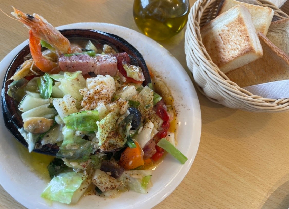 特大サイズのサラダ＆オリーブ料理が魅力【中川オリーブ農園