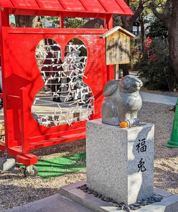 大須】“うさぎ神社”参拝後にカンノンコーヒーでうさぎの苺ラテ