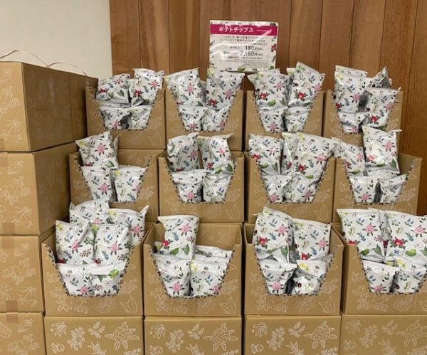 札幌駅】北海道のお土産定番の「六花亭」ポテトチップスもありま～す