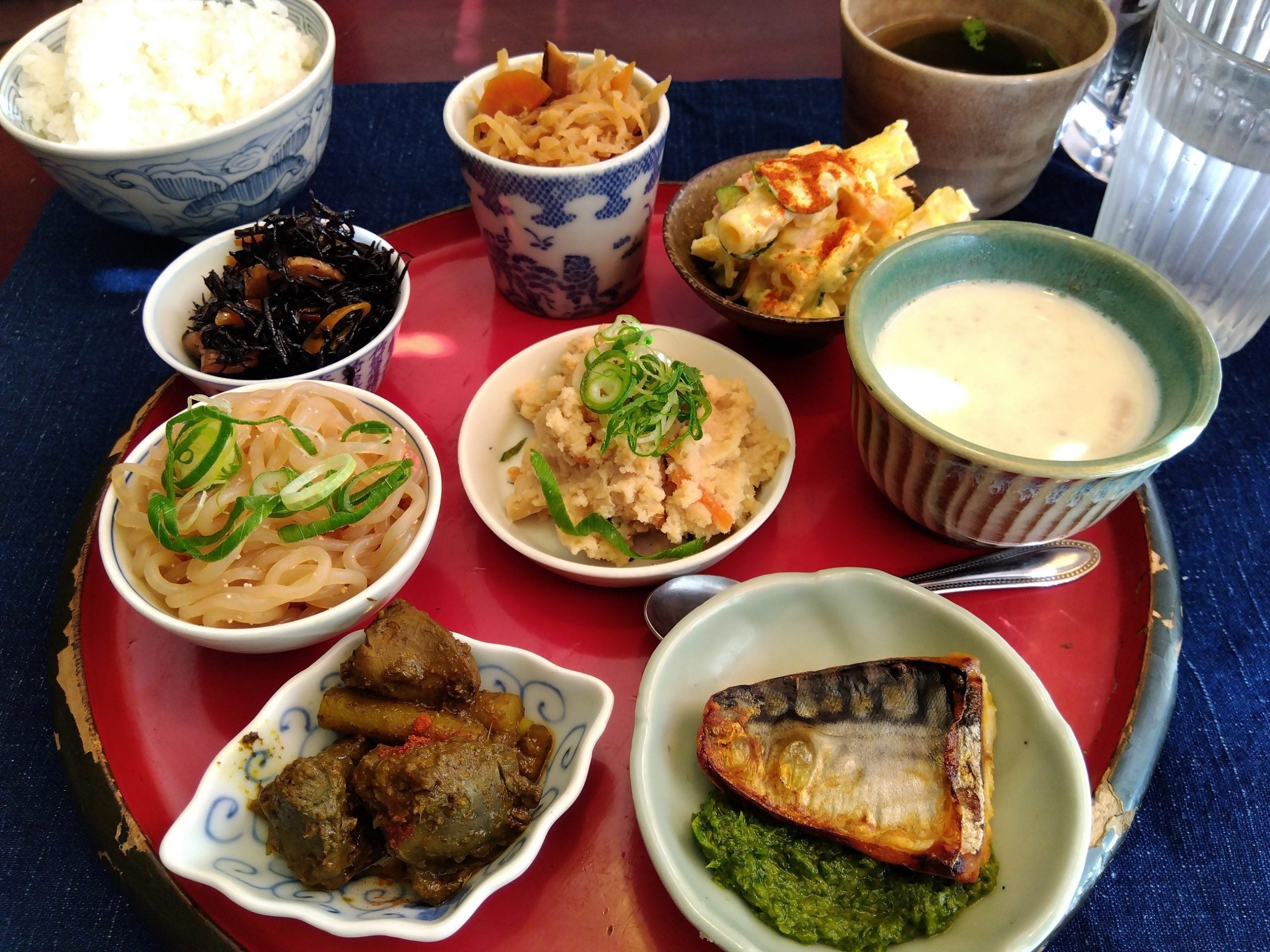 【六甲道】「サンちゃん食堂」の心温まるおばんざいランチでほっこりしよう♪｜居酒屋 リビング兵庫Web