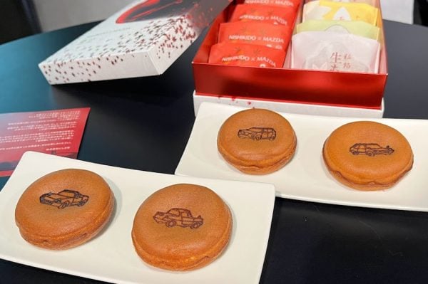 にしき堂×MAZDA】歴代マツダ車を焼き印した特製饅頭が誕生