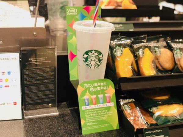 スタバ】冷たい飲み物で色が変わるコールドリユーザブルカップと新作