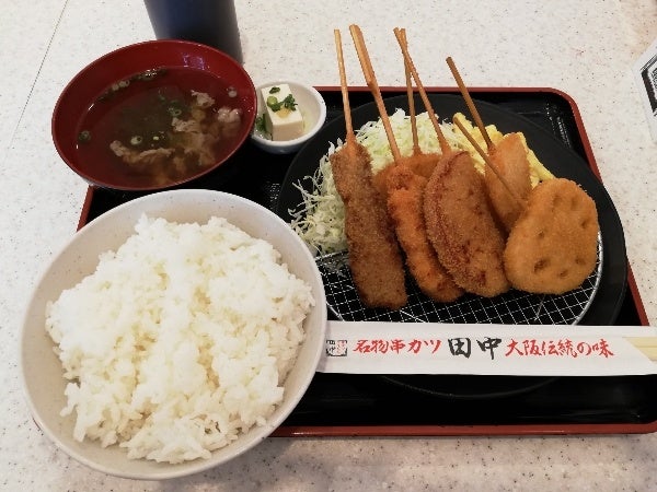 新横浜】レア！！『串カツ田中』でランチ。アツアツ揚げたての串カツ定食。｜居酒屋 | リビング横浜Web