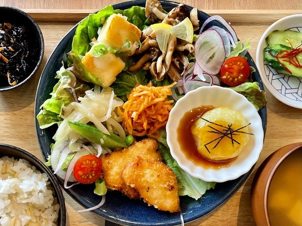 ◇大阪府全域 神戸市 配達料無料！◇イーナ◇ダイニングテーブル◇カフェ風◇ 伊川谷】新店「アンド カフェ スペース ダイニングバル」の地元野菜