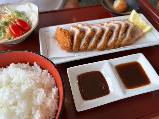 【指宿市山川】新鮮な地魚を安価で食べられる！人気の市場食堂「鶴の港」