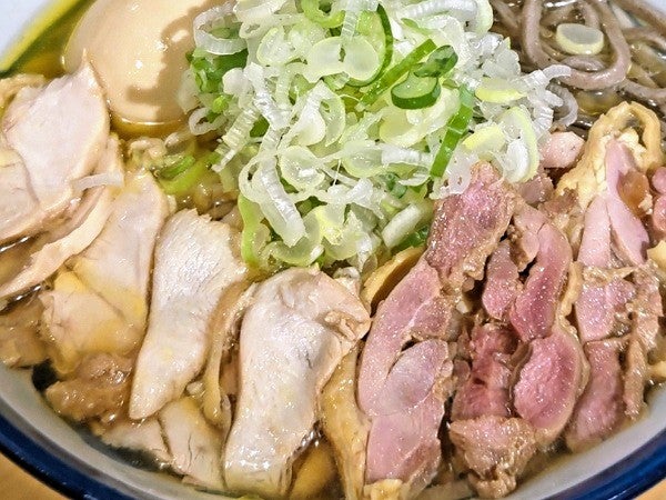 お値段以上！クセになる味【肉そば てノ字】勾当台公園駅近 | リビング