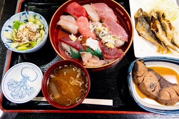 税込み900円？ 寿司セットの衝撃！「たか丸」＠習志野市 | リビング千葉Web