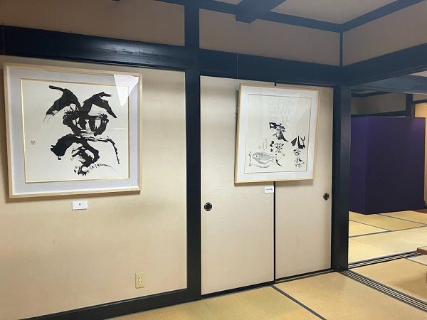 黒の魔術師” 書道家の金田石城さんアートギャラリーオープン！東大宮駅