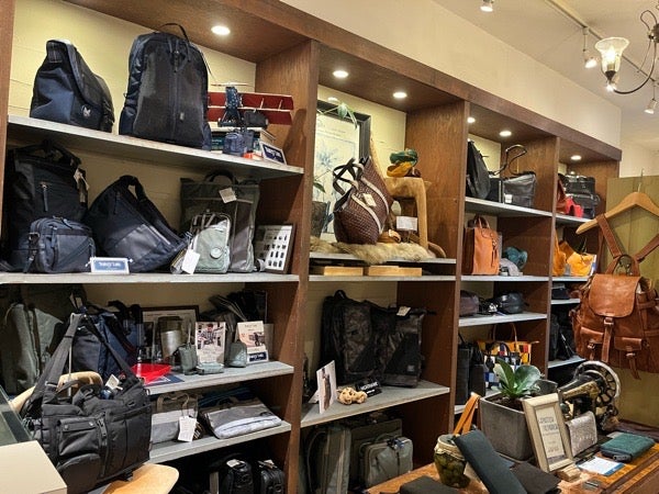 元町】秋は「D（ディー）神戸店」におまかせ♪個性が光る鞄と財布を