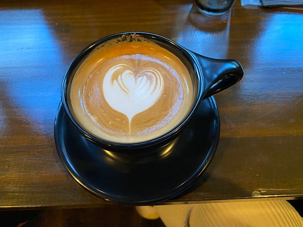 中津】珍しいカフェラテ専門カフェのカフェラテは極上の味「コズミック