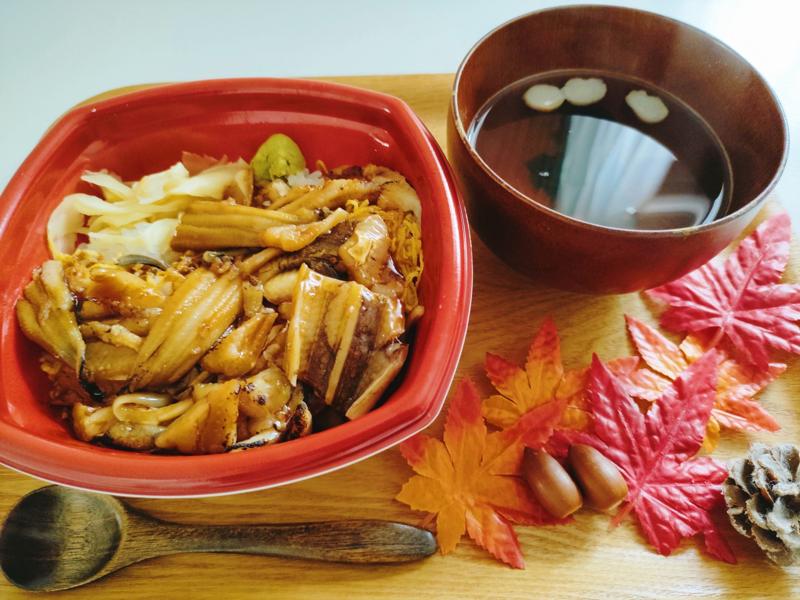 高津】どれも580円！100種類以上の選べるお持ち帰り海鮮丼「三崎丼丸