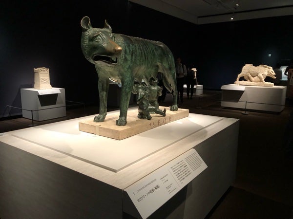 カピトリーノの牝狼 人形 永遠の都ローマ展 東京都美術館 グッズ 永遠の都ローマ展」カピトリーノの牝狼 ぬいぐるみ - メルカリ