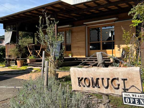 小鳥のさえずりを聞きながらテラスで食べる自家製酵母パン「香麦