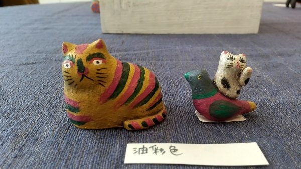 谷中】不思議な猫たちが着飾り、歌い、踊る 櫻井魔己子個展