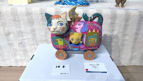 谷中】不思議な猫たちが着飾り、歌い、踊る 櫻井魔己子個展『お祭りの日』 | リビング東京Web