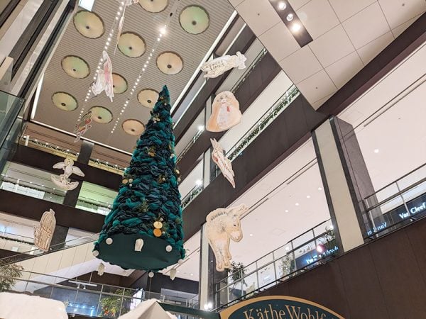 終了】宙に浮かぶやわらかなツリー。ミッドランド・クリスマス2023