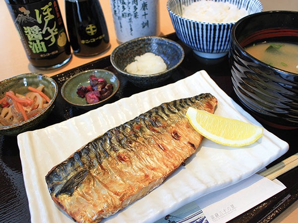 NEW OPEN】地元の魚を〝桜島灰干し〟で味わえる「炭火焼干物食堂 嘉