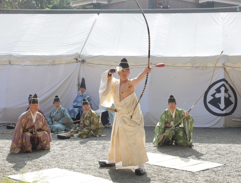 【初詣】邪気を祓う!西永福・大宮八幡宮で1/2(火)「小笠原流 蟇目の儀・大的式」実施 | リビングむさしのWeb