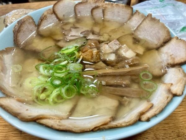Wチャーシュー麺に大満足！チャーシューおにぎりも美味しい「蔵王の