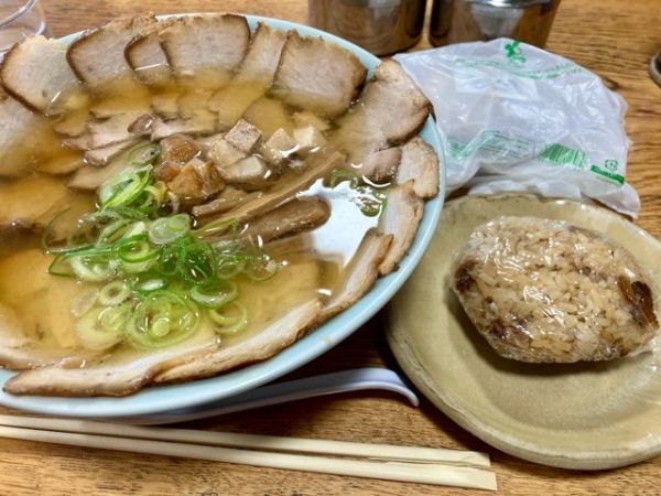Wチャーシュー麺に大満足！チャーシューおにぎりも美味しい「蔵王の